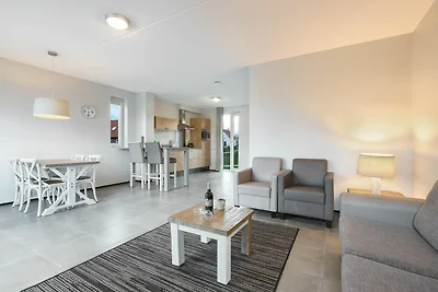 Sfeervol huis met 2 badkamer, op 700 m.