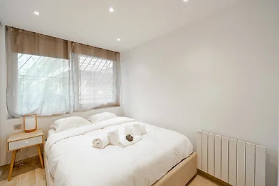 Gerenoveerd appartement met parkeerplaats en ...