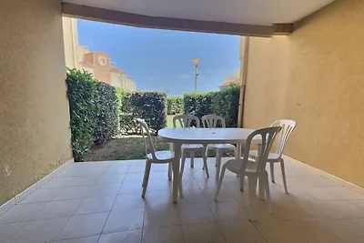 Appartement aan het strand met zwembad