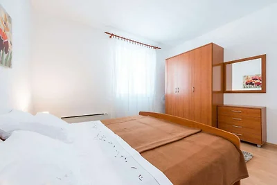 Apartment Lena - Three-Bedroom Apartment with...