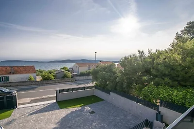 Wohnung in Šibenik-Brodarica mit Balkon