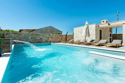 Villa in Privlaka mit Schwimmbecken