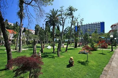 Feel Good Apartment - Two-Bedroom Apartment w...