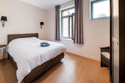 Geräumiges Ferienhaus in Bourseigne-Neuve