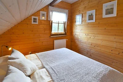 Ferienhaus am See, privater Garten, Oswino