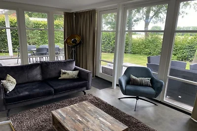Villa in Hulshorst mit Terrasse