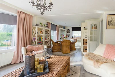 Chalet accogliente con comode terrazze a Hoek