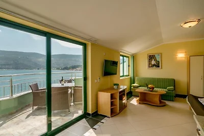Amor Residence - One Bedroom Apartment with T...