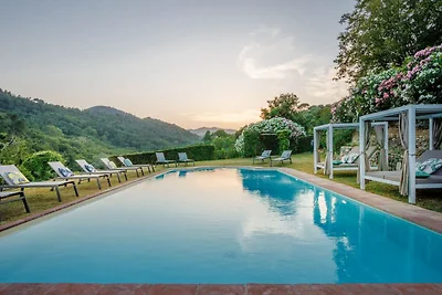Villa di lusso con 10 camere da letto a Lucca