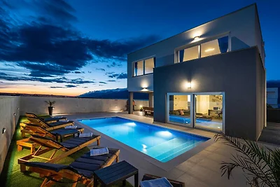 Villa mit Panoramablick auf Meer und Velebit