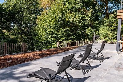 Chalet in het bos met jacuzzi en sauna