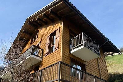 Chalet in der Nähe eines Baches in den franzö...