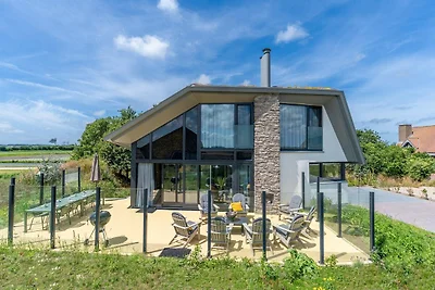 Moderne, luxuriöse und nachhaltige Naturvilla