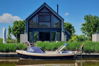 Privé-aanlegsteiger + modern comfort