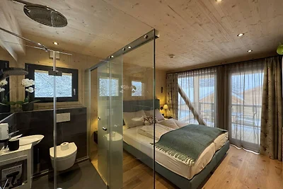 Superior Chalet with Sauna & Hot Tub
