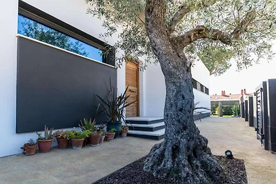 Moderne Villa mit Swimmingpool