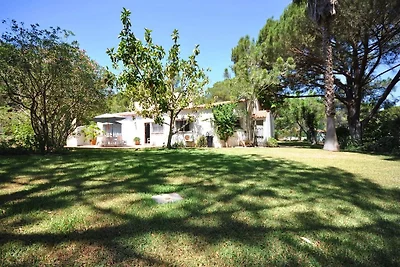 Komfortable und geräumige traditionelle Villa...