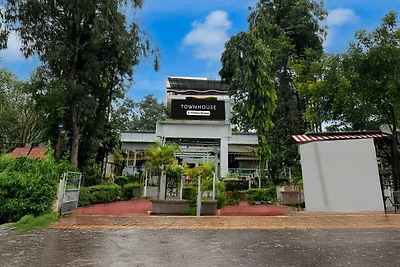 Townhouse Balewadi Stadium Hotel Sarovar