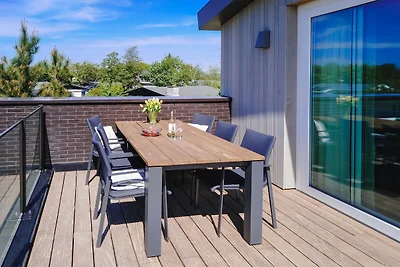 Moderne Villa mit Blick auf den Veere-See
