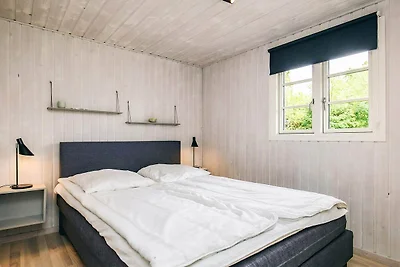 Helle Hutte am Lagunenrand-By Traum