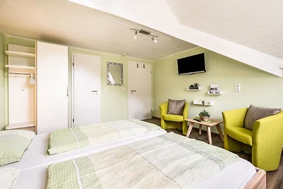 Aangenaam vakantiehuis in Ernst met balkon
