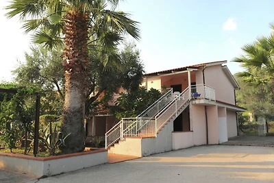 Ferienwohnung mit Pool und Tennisplatz, in de...