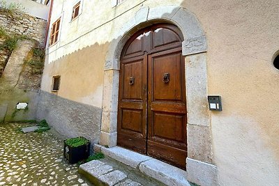 Haus in mittelalterlichem Dorf mit privatem...