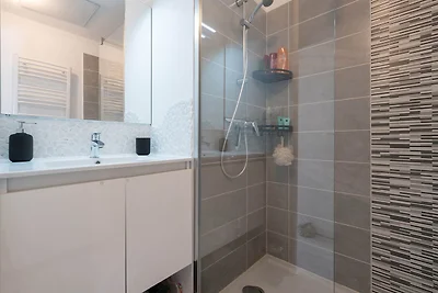 Appartamento a Sérignan con piscina in comune
