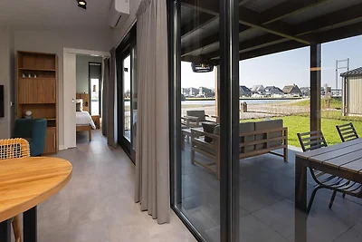 Schöne Docklodge am Wasser in Delfstrahuizen