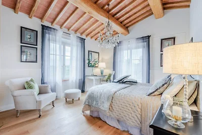 Villa a Lucca con piscina e vista