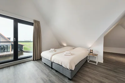 Luxuriöse Wasservilla mit 3 Bädern an den Fri...