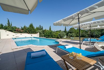 Moderne Villa mit privatem Pool in...