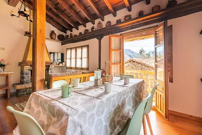 Casa a Liébana con vista sulle montagne