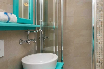 Guest House Lumin - Double Room with City Vie...