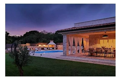 Villa in Gostinjac mit Schwimmbecken