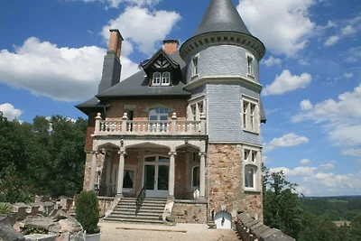 Beeindruckendes Schloss in Spa mit Schwimmbad