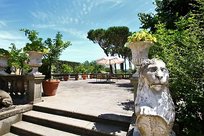 Villa di lusso a Manziana con piscina