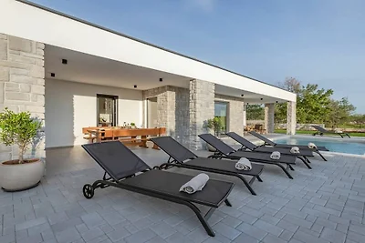 Villa in Buje mit Schwimmbecken