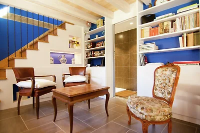 Chalet in malerischem mittelalterlichem Dorf