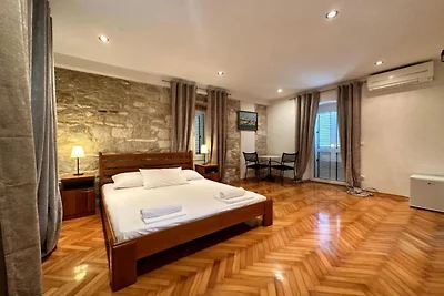 Studio Apartment with Balcony (6)
