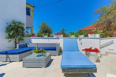 Villa Nea Leona