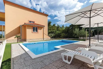 Chic and Stylish Kastel Novi Apartment with P...