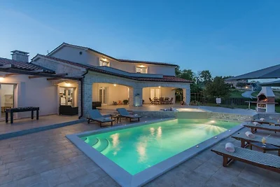Villa in Vižinada mit Schwimmbecken