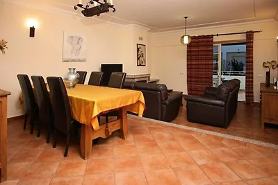 Villa vicino ad Albufeira con piscina e campo...