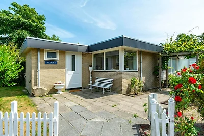 Bungalow in Sint Maartenszee am Strand