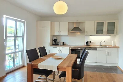 Hallenbach mit Moselblick