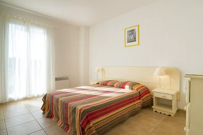 Villa estiva con terrazza o loggia, situata i...