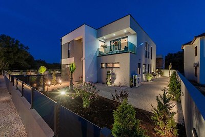 Luxe villa met zwembad en terras