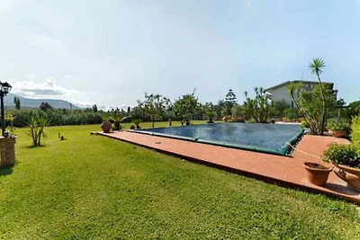 Erholsame Villa in Albanella mit Whirlpool