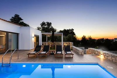 Villa in Sfakaki mit Pool und Strandnähe